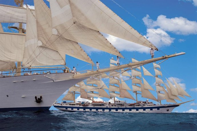 Los cruceros 'Royal Clipper' y 'Star Clipper' navegando juntos