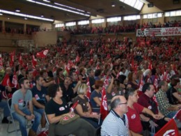 Delegados sindicales de UGT-PV y CCOO-PV en la asamblea mitin de Valencia.
