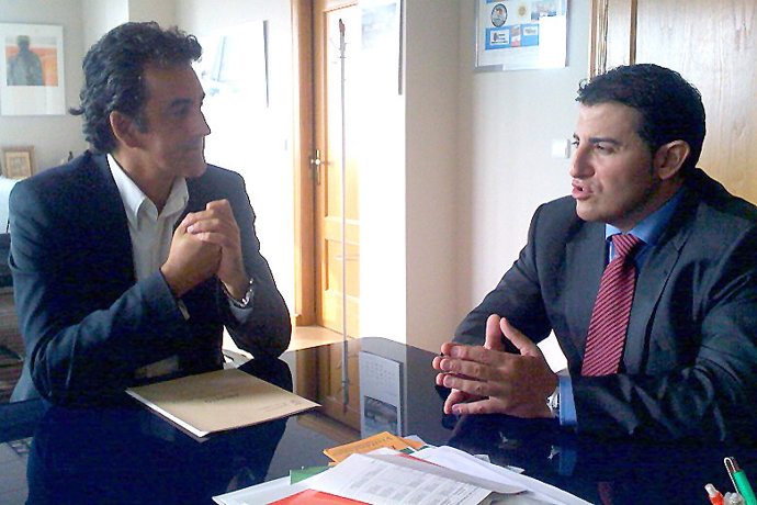 Francisco Martín, junto al presidente de la Asociación Cántabra de Hostelería, E