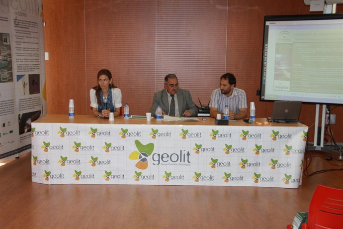 El delegado de Agricultura, Roque Lara (centro), en la inauguración de las jorna