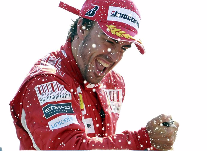 Fernando Alonso celebra la victoria