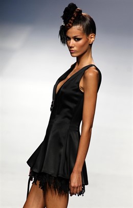 Modelo de Elio Berhanyer en Cibeles Madrid Fashion Week