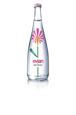 Nuevo diseño Evian por Issey Miyake.