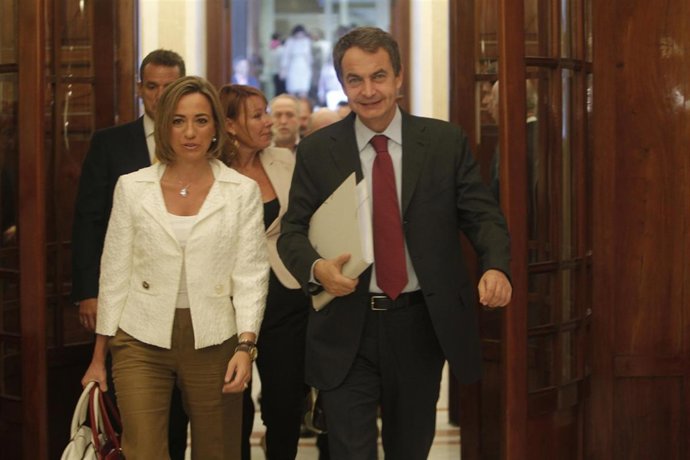 Zapatero y Chacón en los pasillos del Congreso