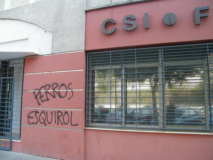 Pintadas en la fachada de CSIF-Sevilla