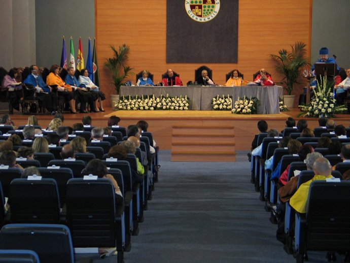 inauguración del curso 2010/ 2011 de la Universidad en el momento de la interven