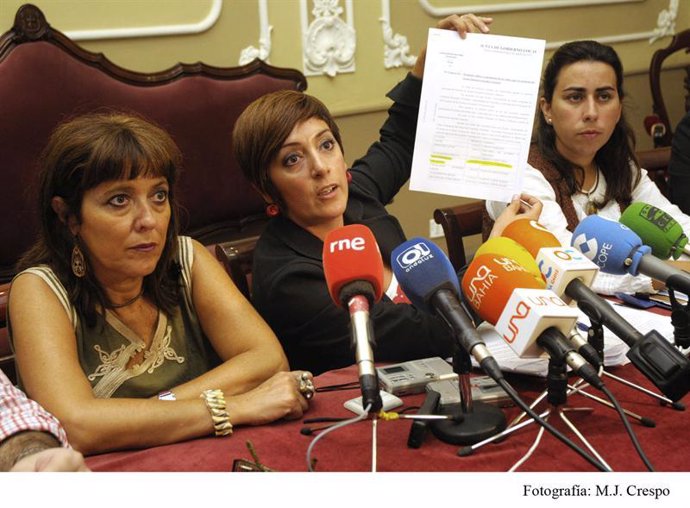 Marta Meléndez, en el centro, candidata del PSOE a la Alcaldía de Cádiz