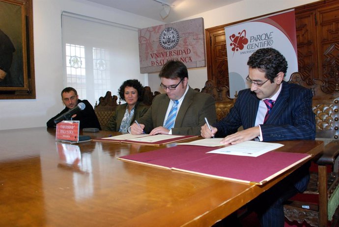 Firma del acuerdo entre la Universidad de Salamanca y la empresa Iter