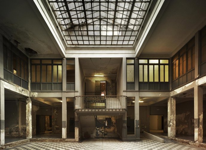 La antigua oficina de Correos abre al público con 'Manifesta8' después de 30 año