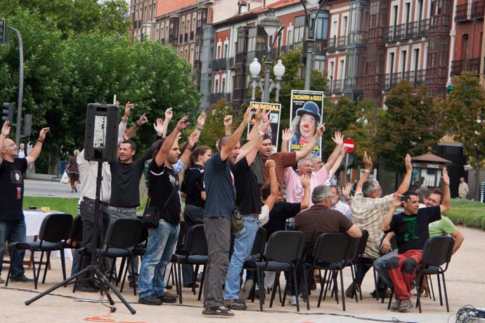 Campamento de CGT en Valladolid en apoyo de la huelga general desmantelado por l