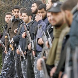 milicianos palestinos armados en la franja de gaza