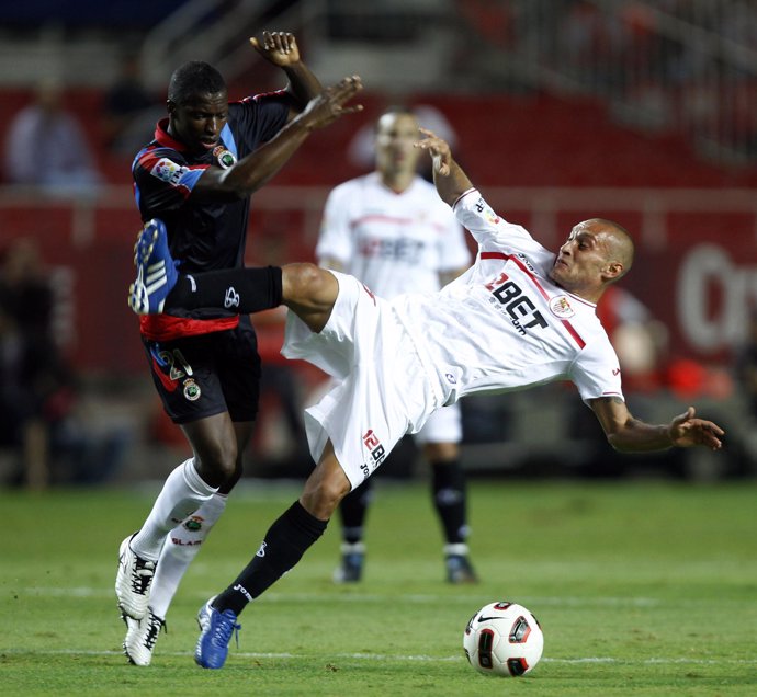 El Racing empata en el Pizjuán