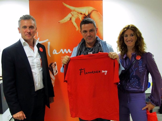 Alejandro Sanz muestra en Almería su apoyo a la candidatura del flamenco como Pa