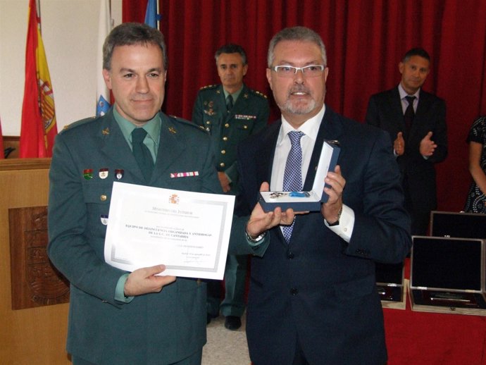 Entrega de la medalla al EDOA