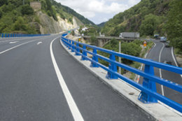 Imagen de la vía N-121-A.