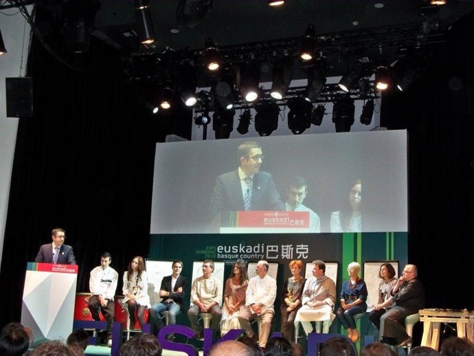 López con cocineros vascos