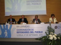 Ceniceros destaca el trabajo de la Defensoría para profundizar en la Democracia