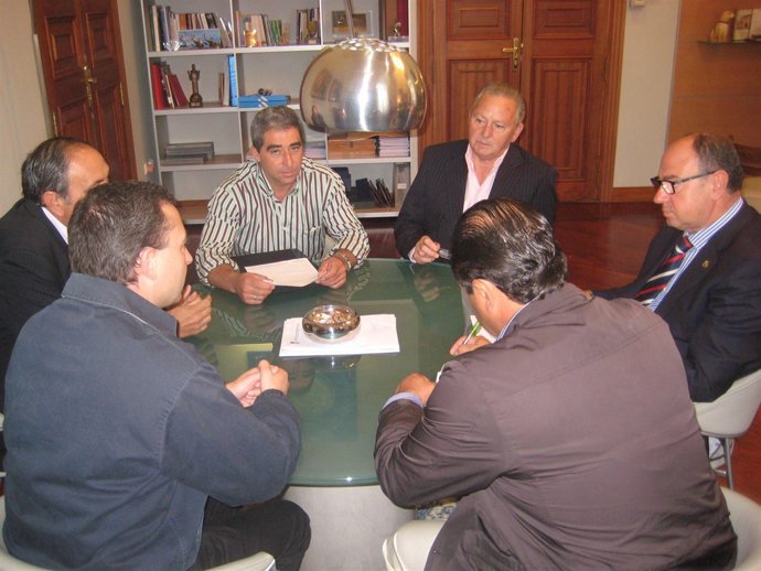 Reunión del presidente de la Diputación de Palencia con la Junta Vecinal de San 