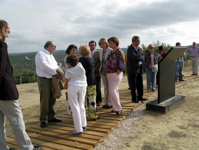 la delegada de Cultura, Mercedes Valenzuela; la vicepresidenta de Turismo, Desar