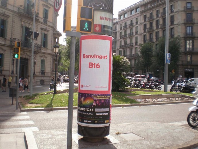 Cartel de bienvenida del Papa de E-Cristians