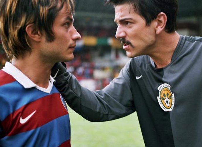 gael garcía bernal y diego luna en rudo y cursi
