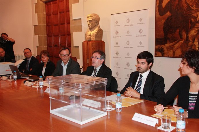 El conseller J.Ausàs presenta los colegios electorales electrónicos