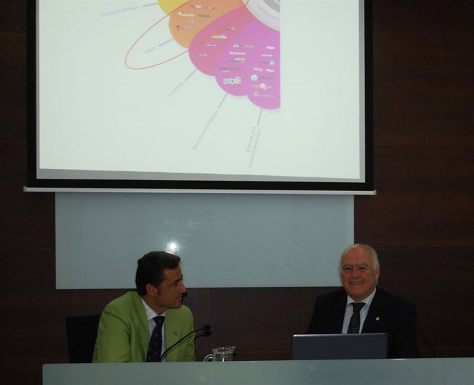 El catedrático de Economía financiera y Contabilidad y vicerrector de Relaciones