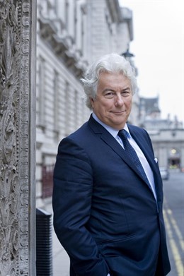 Ken Follet lanza La caída de los gigantes