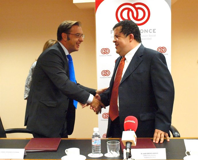 El director general de Telecyl, Daniel Redondo, y el director general de Fundaci