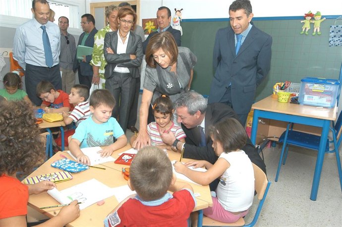 El consejero de Educación en Andalucía, Francisco Álvarez de la Chica, inaugura 