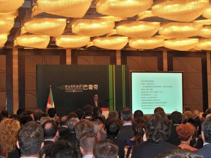 Firma del contrato de Alfa en China