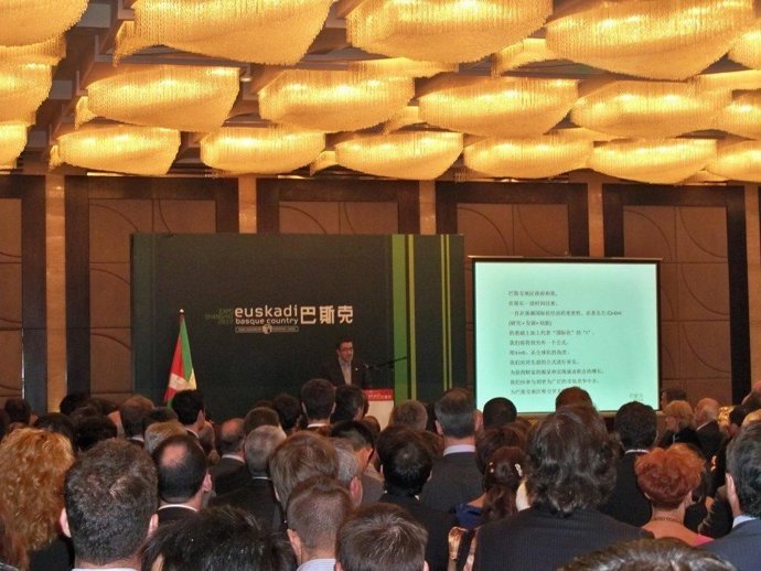 Firma del contrato de Alfa en China