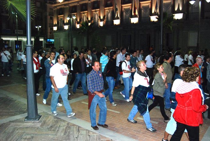 Sindicalistas recorren las calles de Huelva