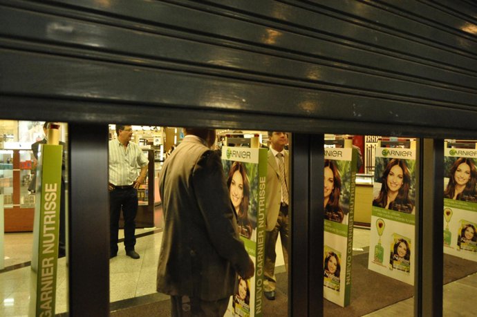 El Corte Inglés de Sagasta ha cerrado sus puertas media hora por la huelga