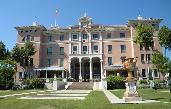 Fachada del hotel Villa Padierna