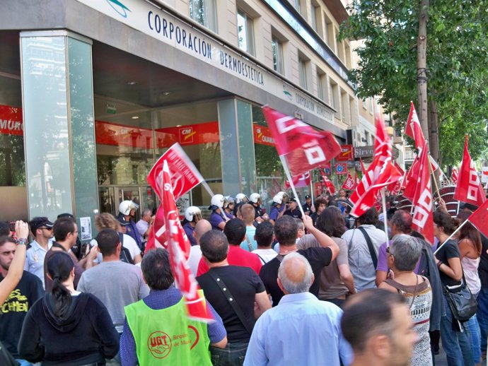 Piquete ante CajaMurcia