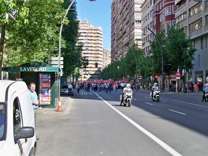 Piquete informativo a su paso por la Gran Vía de Murcia