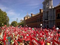 (Resumen) CCOO y UGT califican de "éxito total" la huelga y cifran en más de 144.000 los manifestantes andaluces