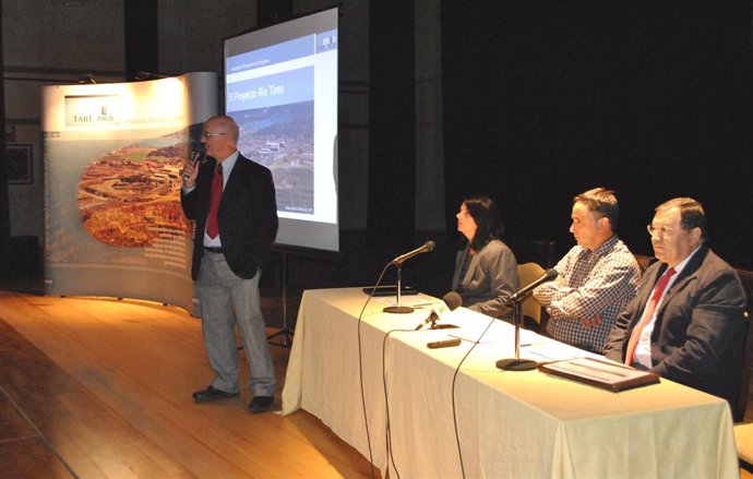 Jornadas informativas sobre el proyecto minero.