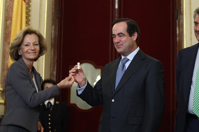 Salgado entrega los PGE al Congreso