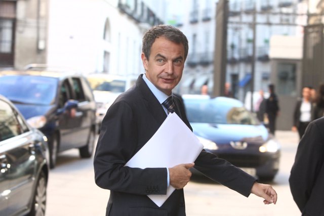 Zapatero, a su entrada en el Congreso