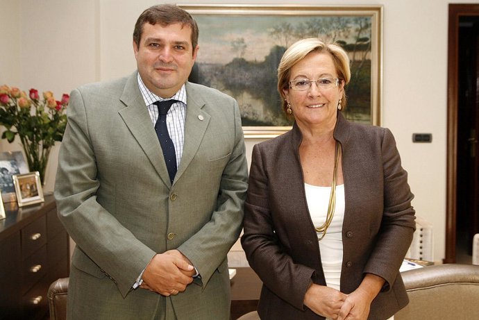 NOTA DE PRENSA Y FOTO PRESIDENTA RECTOR