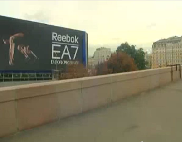 Display de Reebok y Emporio Armani en la Plaza Roja de Moscú.