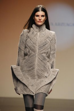 Desfile de Amaya Arzuaga en la Pasarela de marzo.