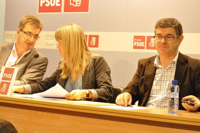 Los diputados en la rueda de prensa en la sede del PSOE en Zaragoza