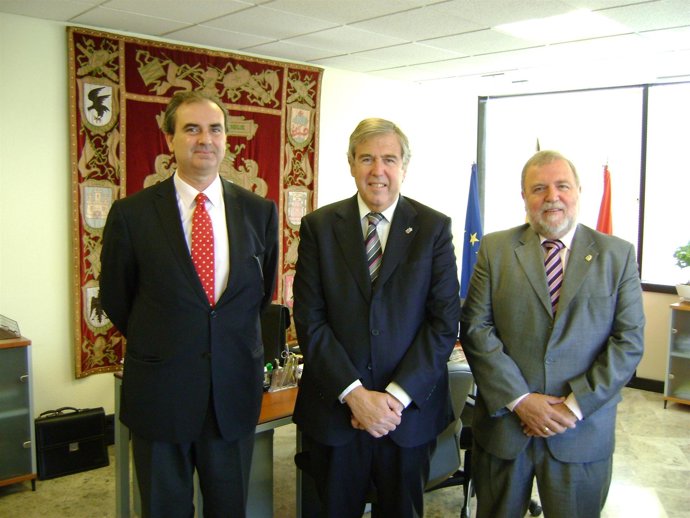 Juan F. Hunt, el consejero Roig y José Luis Ruiz Ciruelos.