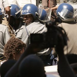 Periodistas secuestrados Zimbabue, puestos en libertad en Harare