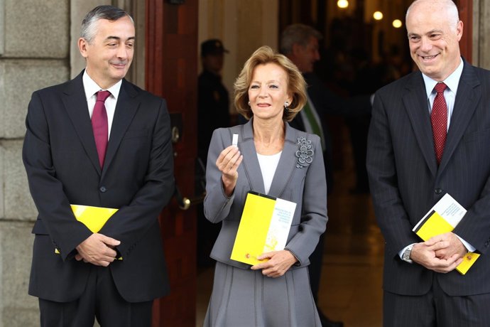 Entregan en el Congreso los Presupuestos Generales del Estado 2011