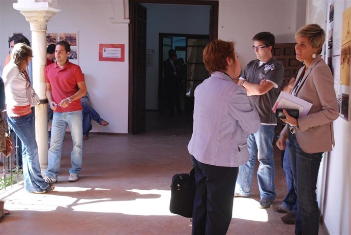 Alumnos de los cursos de la UPO en Carmona (Sevilla)
