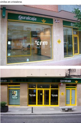 Sucursal de Ruralcaja con los vinilos de la nueva imagen del Grupo CRM.